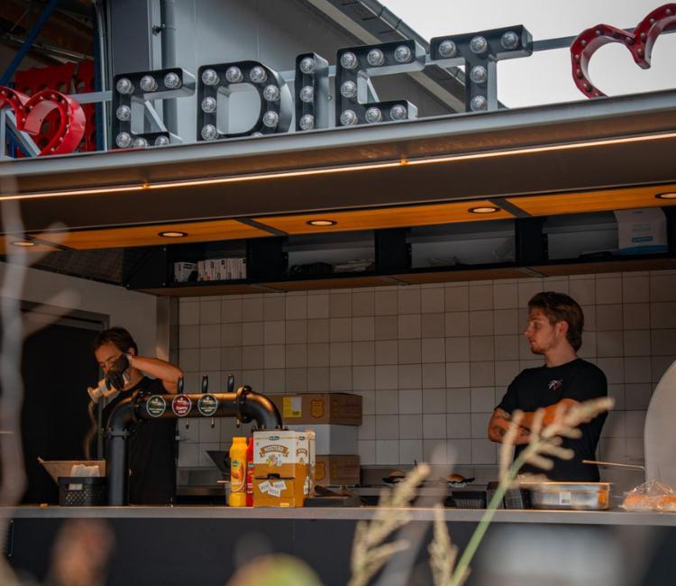 Frietkraam huren op locatie via Frietenliefde